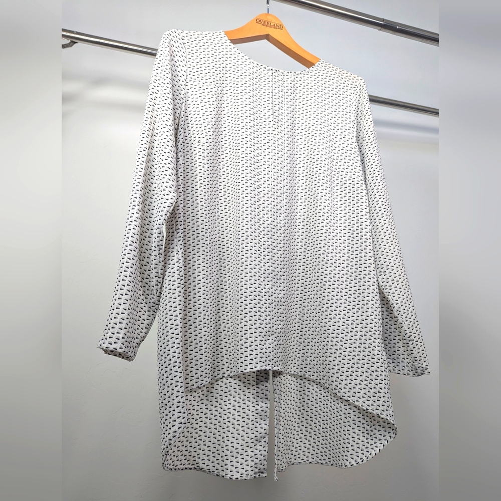 🌴 JNY / Jones New York White Triangle Print Blouse – Flowy, Elegant, Size Large